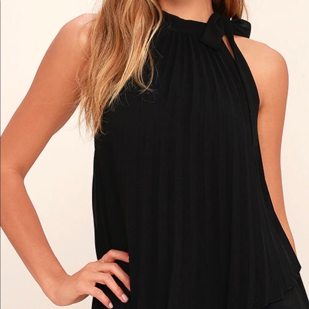 Lulus || Black Pleated Sleeveless Top